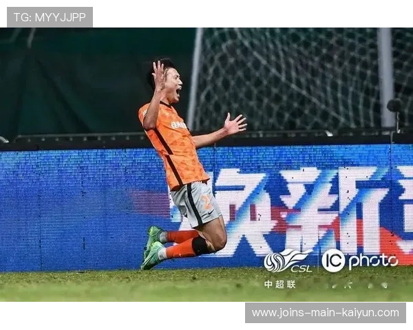 流浪者专注边路传中，禁区冲顶成功率暴涨